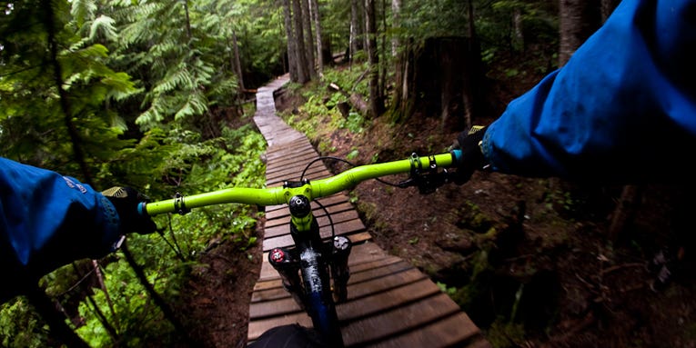 Justin Olsen Uses a Chest-Mounted DSLR for Incredible Mountain Bike Photos Justin Olsen Uses a Chest-Mounted DSLR for Incredible Mountain Bike Photos